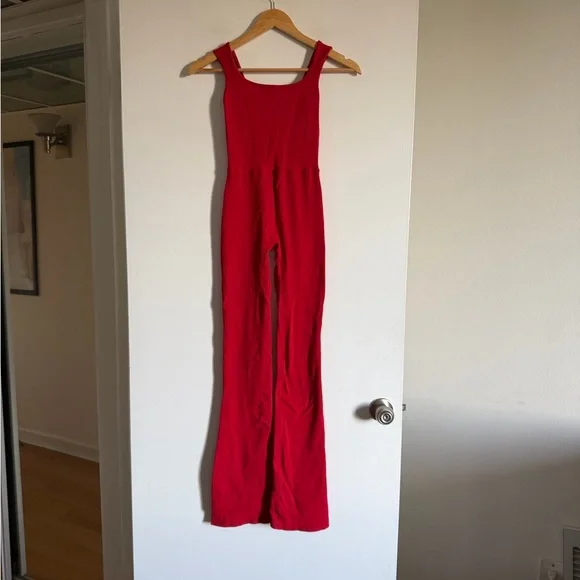 SET ACTIVE Red Seamless Ribbed Sleeveless Tank Flare Jumpsuit size Small EUC - Picture 4 of 8